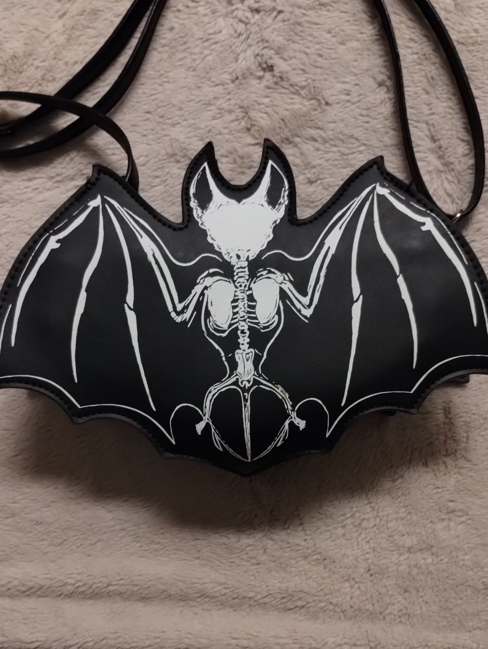 Bat Shaped Handbag - Picture 3 of 4
